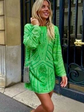 green emerald velvet dress ZARA. Flowing aqua green dress with pearl detail. XS  Hibuy market